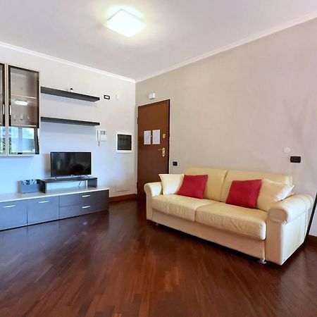 Sun Nest Apartment - Terrace & Garage フィウミチーノ エクステリア 写真